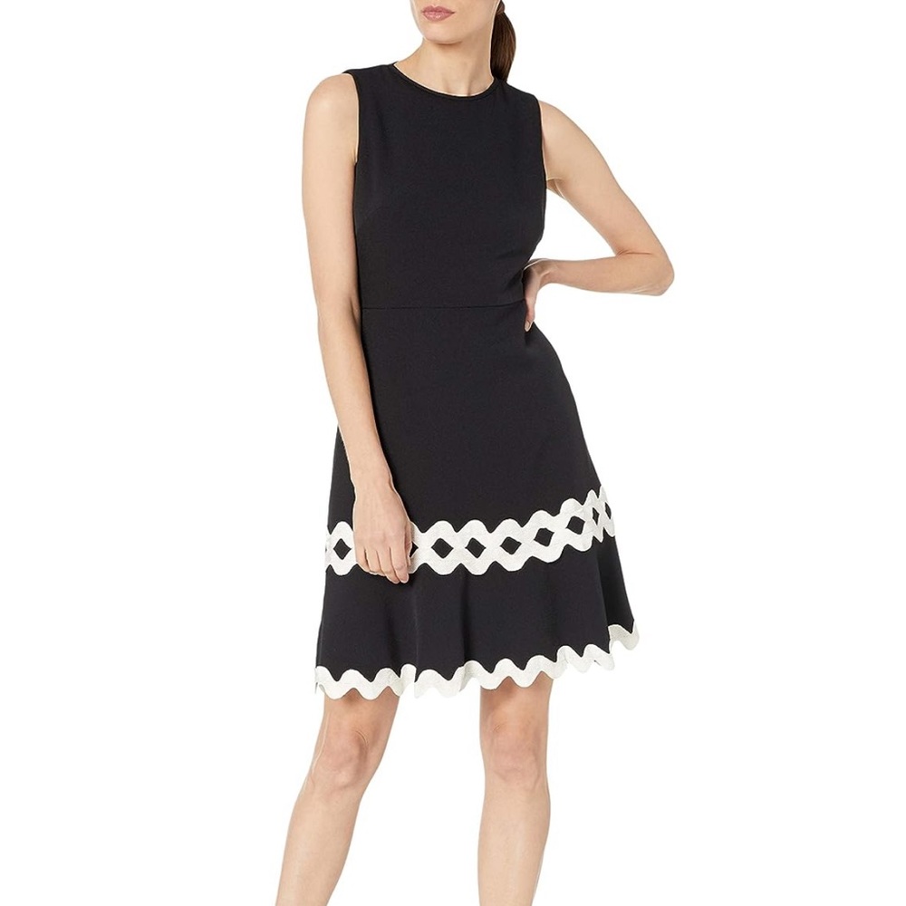 Julia Jordan Sleeveless crepe with round neck